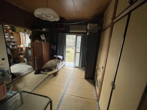 道路沿いの平屋