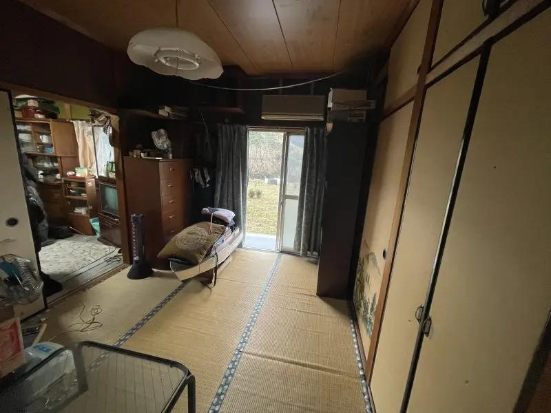 道路沿いの平屋